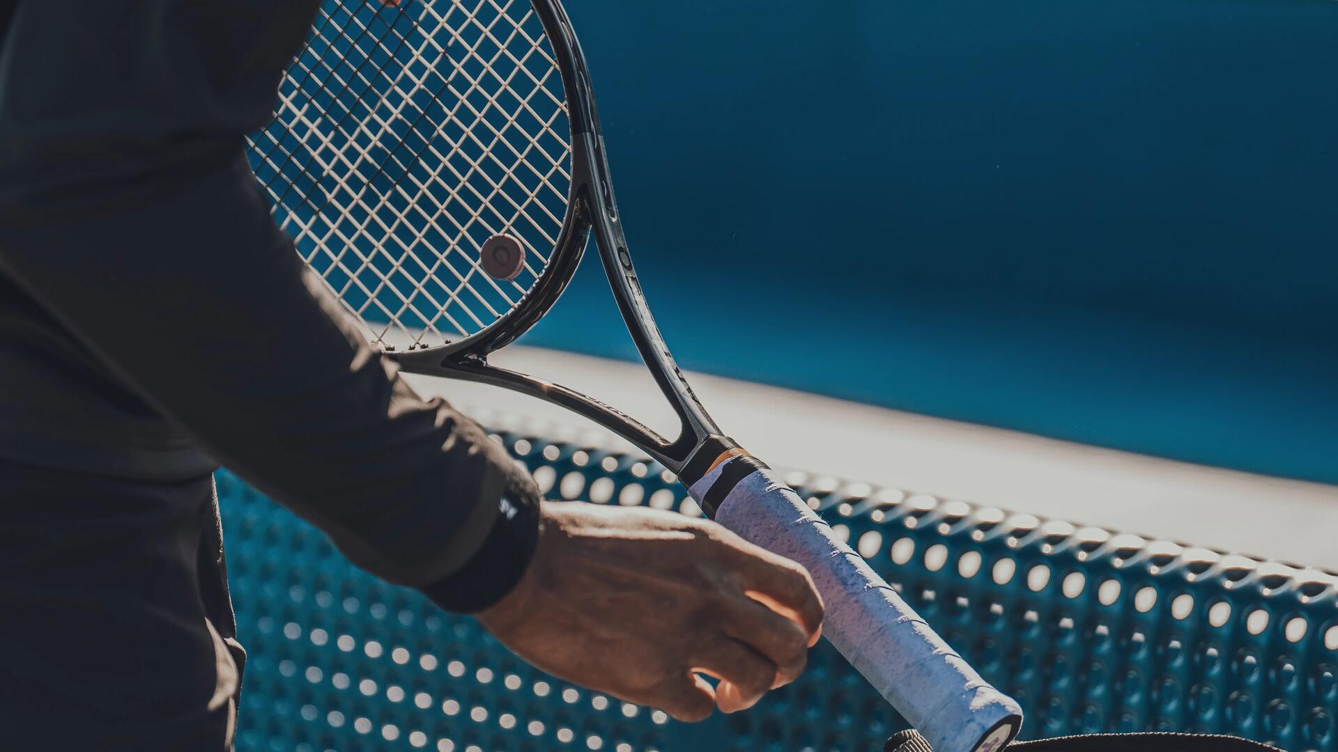 ¿Cuál es la tensión correcta para el cordaje de una raqueta de tenis?