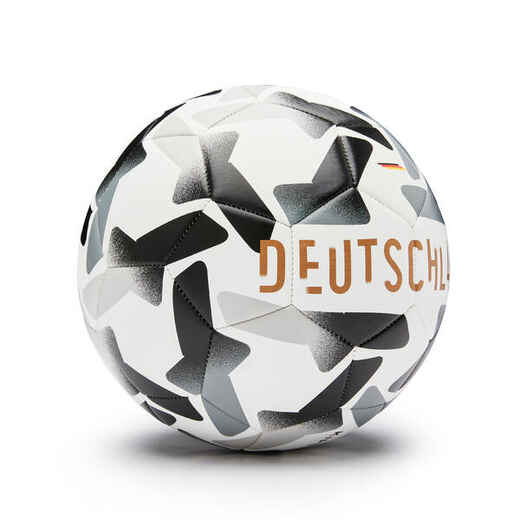 
      Nogometna lopta veličine 1 2024 u bojama Njemačke
  