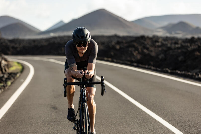 Kask do triathlonu ze zdejmowanymi goglami szkła kat. 3 i klamra magnetyczna