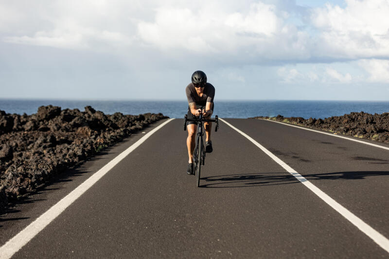 Kask do triathlonu ze zdejmowanymi goglami szkła kat. 3 i klamra magnetyczna