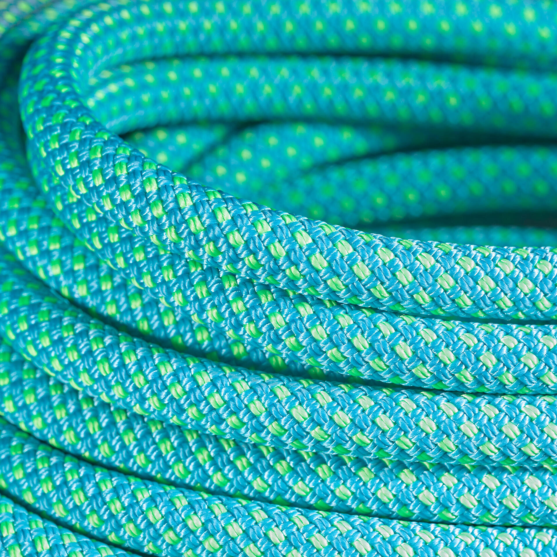 Multi-pitch climbing Simond rope