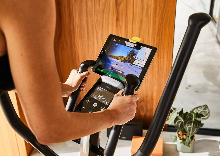 Cross Trainer EL520B (2022) Self-Powered dan Terhubung, E-Connected dan Kinomap