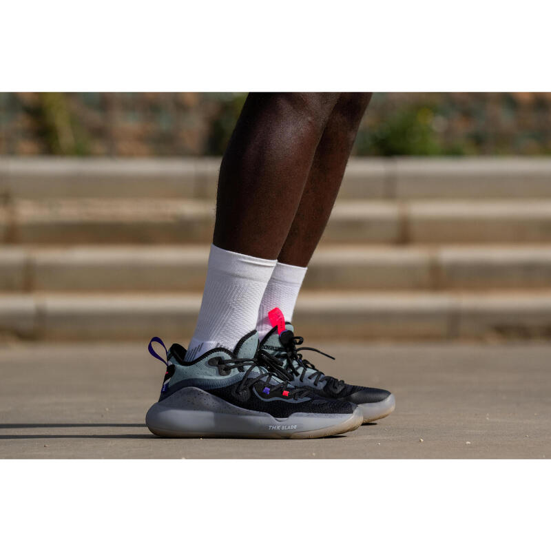 CHAUSSURES DE BASKETBALL HOMME/FEMME - SE500 MID NOIR GRIS