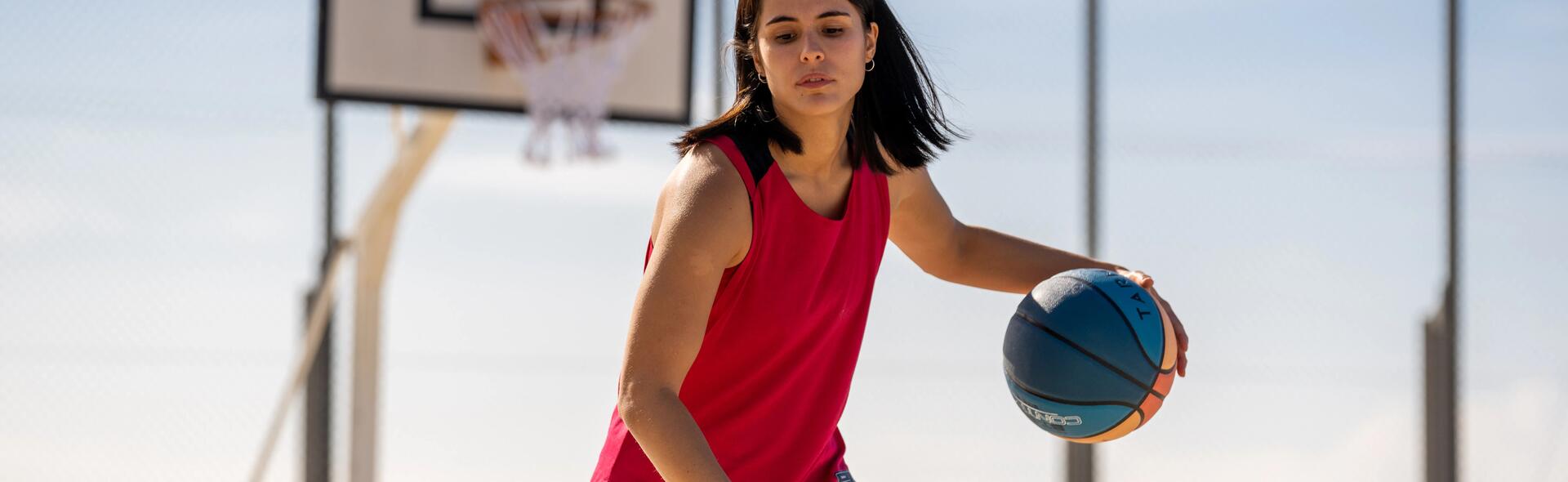 COMMENT CHOISIR SA TENUE FEMME DE BASKETBALL ?