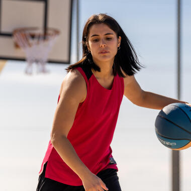 COMMENT CHOISIR SA TENUE FEMME DE BASKETBALL ?