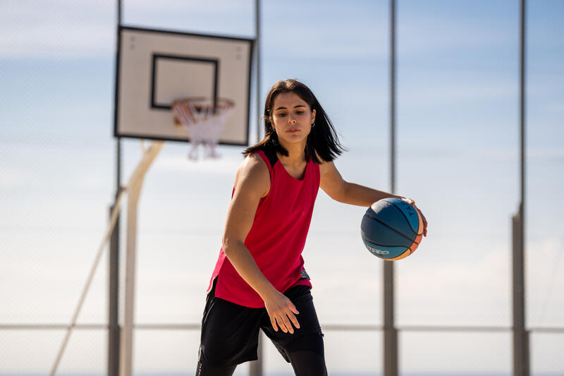 COMMENT CHOISIR SA TENUE FEMME DE BASKETBALL ?