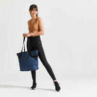 The sport tote with a navy print: a must-have for your fitness kit. 