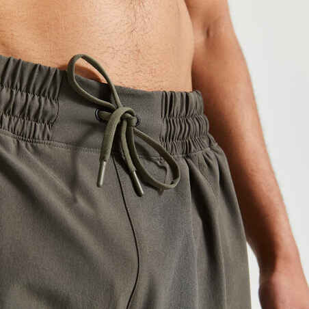 מכנסיים קצרים ונושמים עם כיסי רוכסן מקולקציית הכושר לגברים - חאקי