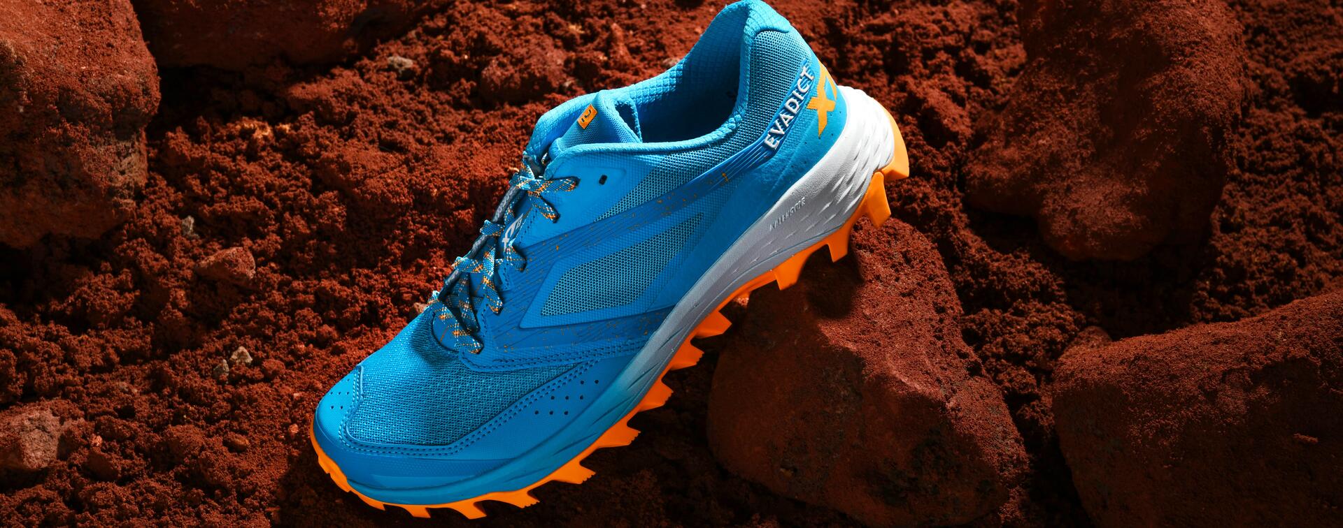 zapatillas trail running hombre XT8 azul y naranja