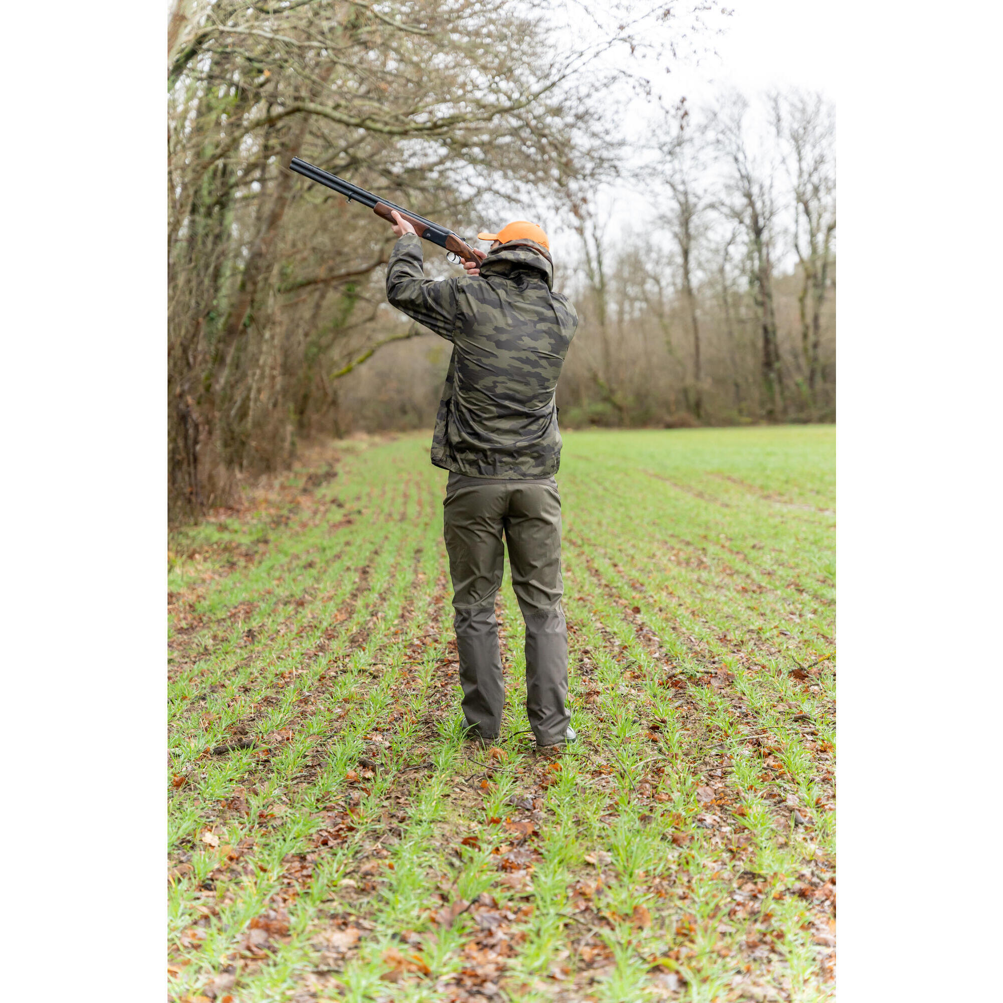 HUNTING JACKET 100 LIGHTWEIGHT AND WATERPROOF CAMO GREEN