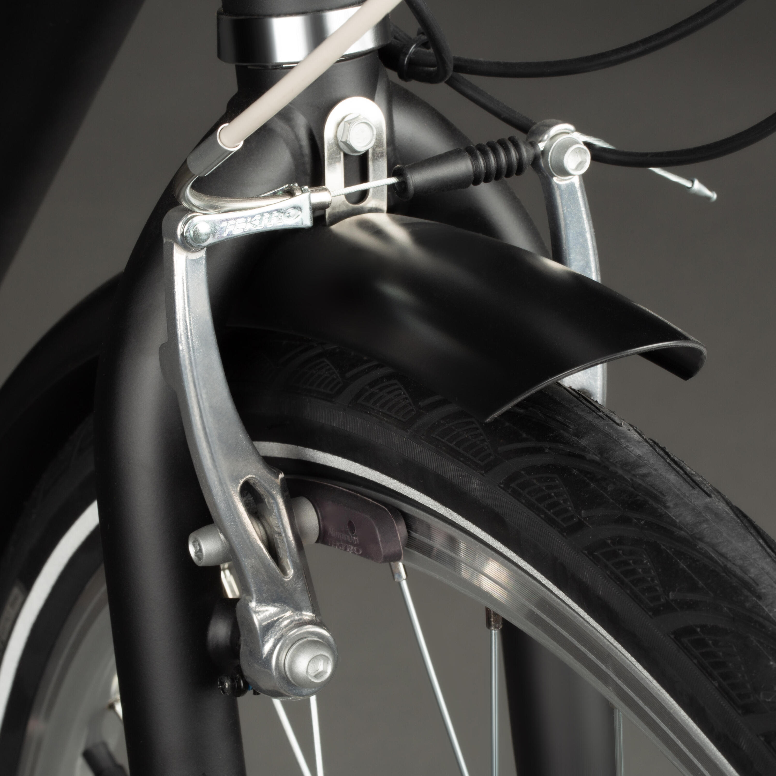 Fully-equipped, v-brake, low frame electric city bike, black 23/25