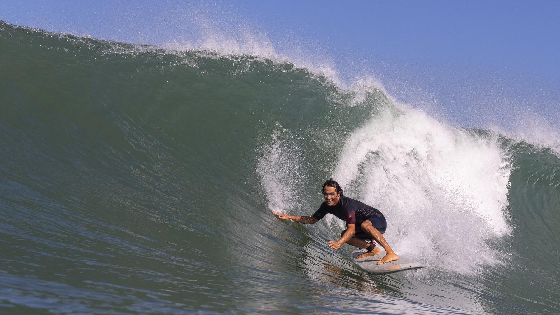 leash_surf_underwater_olaian
