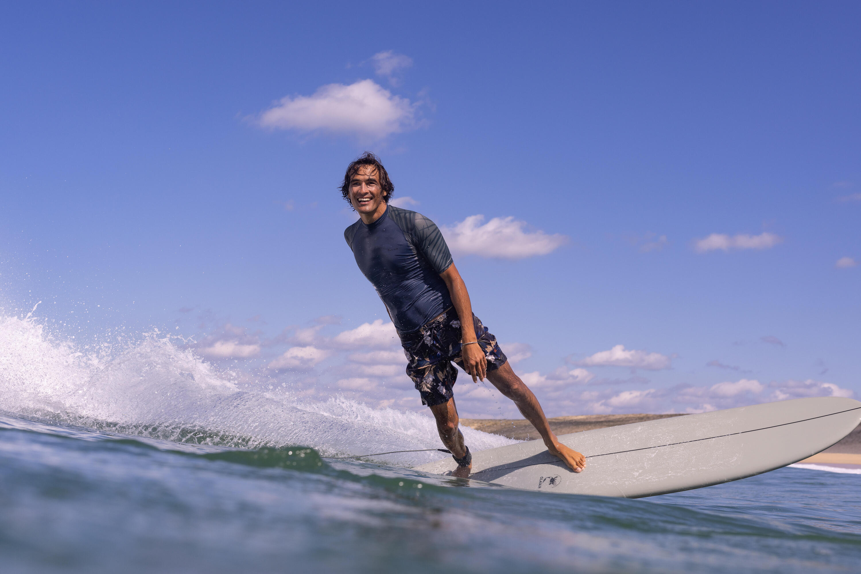 Surfboard 500 Hybrid 8' Lieferung mit drei Finnen  16/28