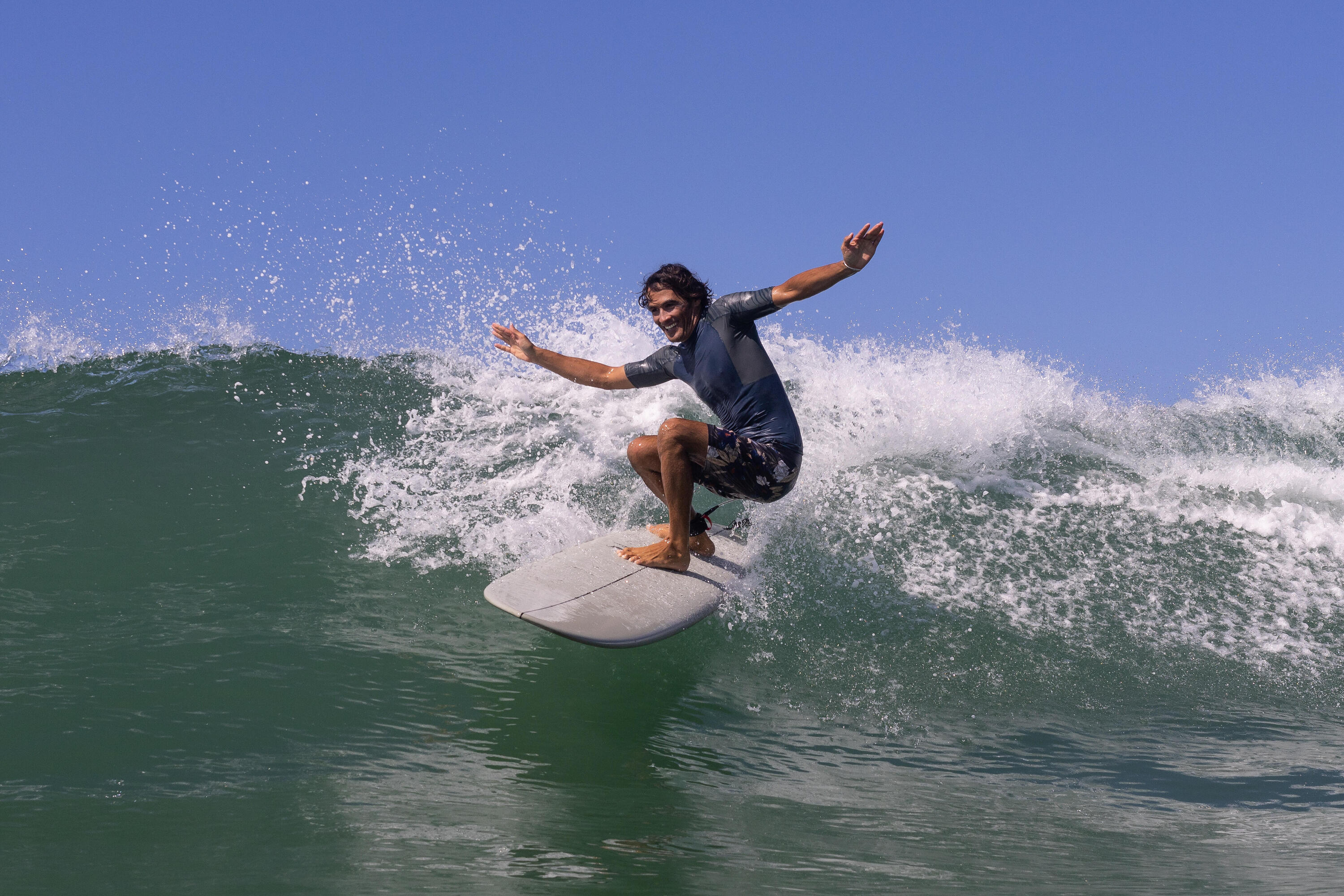 Surfboard 500 Hybrid 8' Lieferung mit drei Finnen  13/28