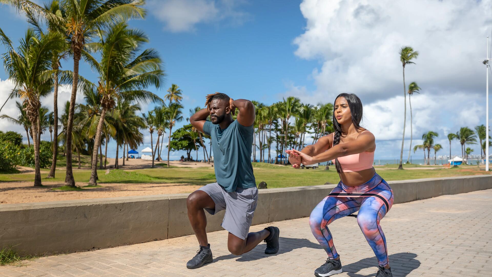 Squat avec élastique : notre programme squats