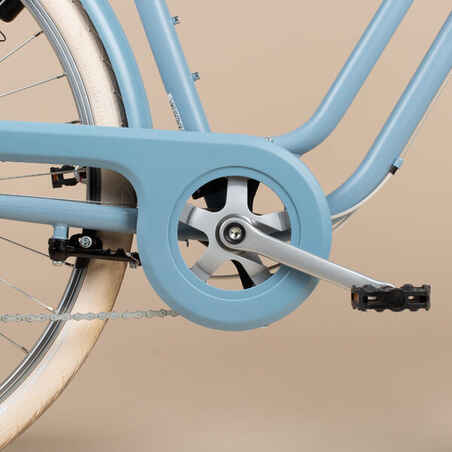 Fully-equipped, 6-speed low frame city bike, light blue