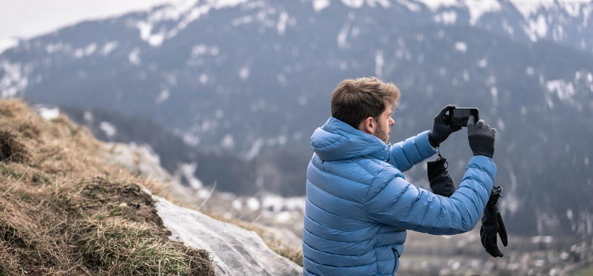 Which pair of extreme-cold-weather gloves should I choose?