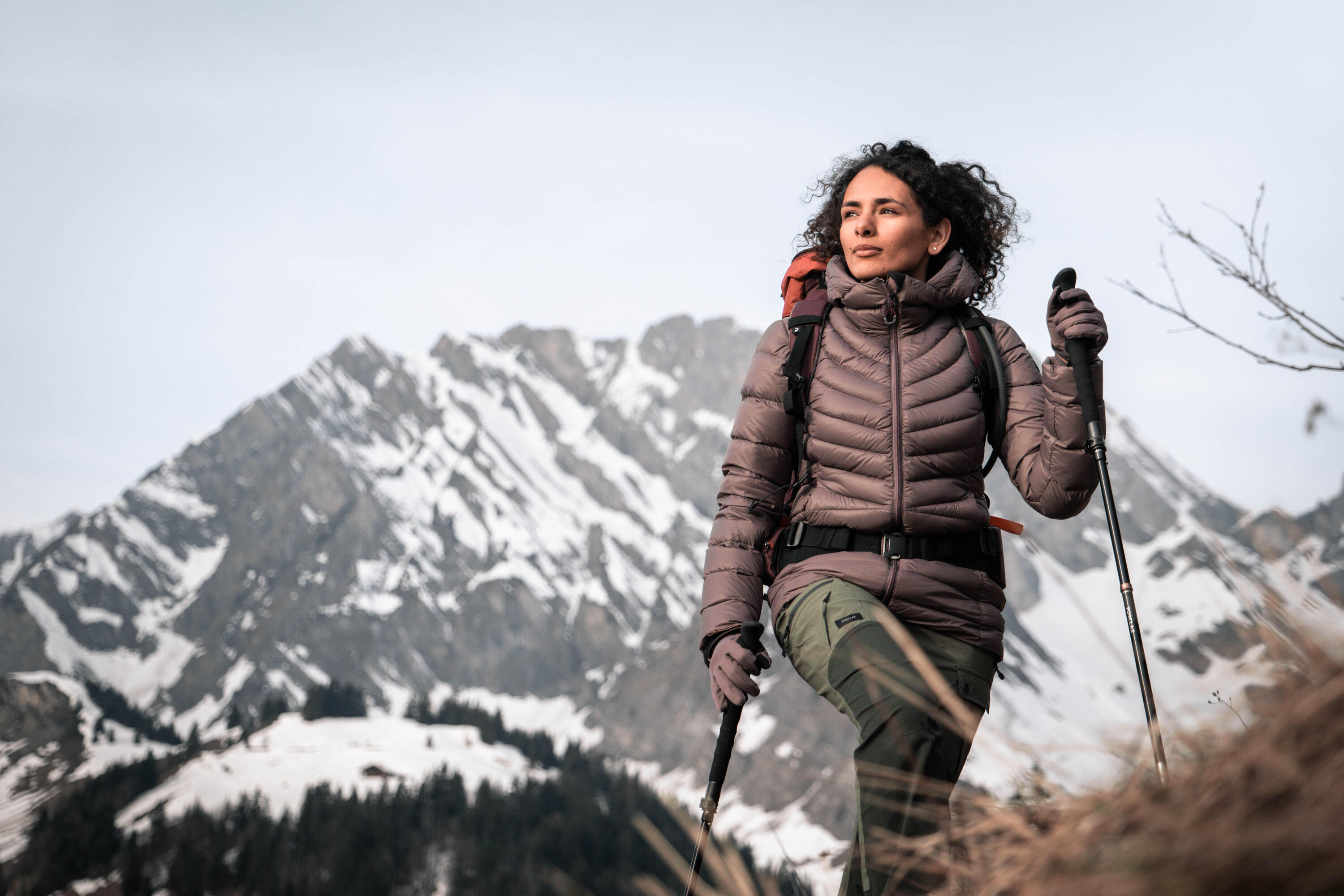 Piumino trekking donna MT500 PIUMA | -10°C | grigio scuro 12/14