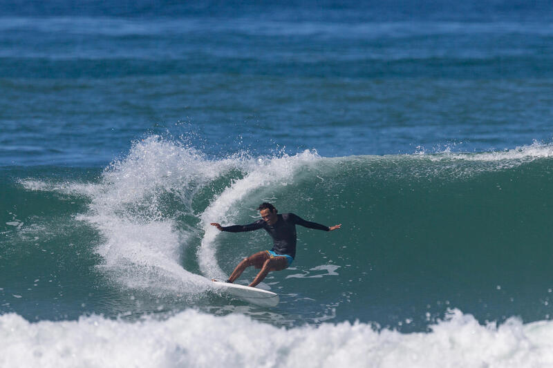 Pánské tričko s dlouhým rukávem s UV ochranou na surf Top 900 černé