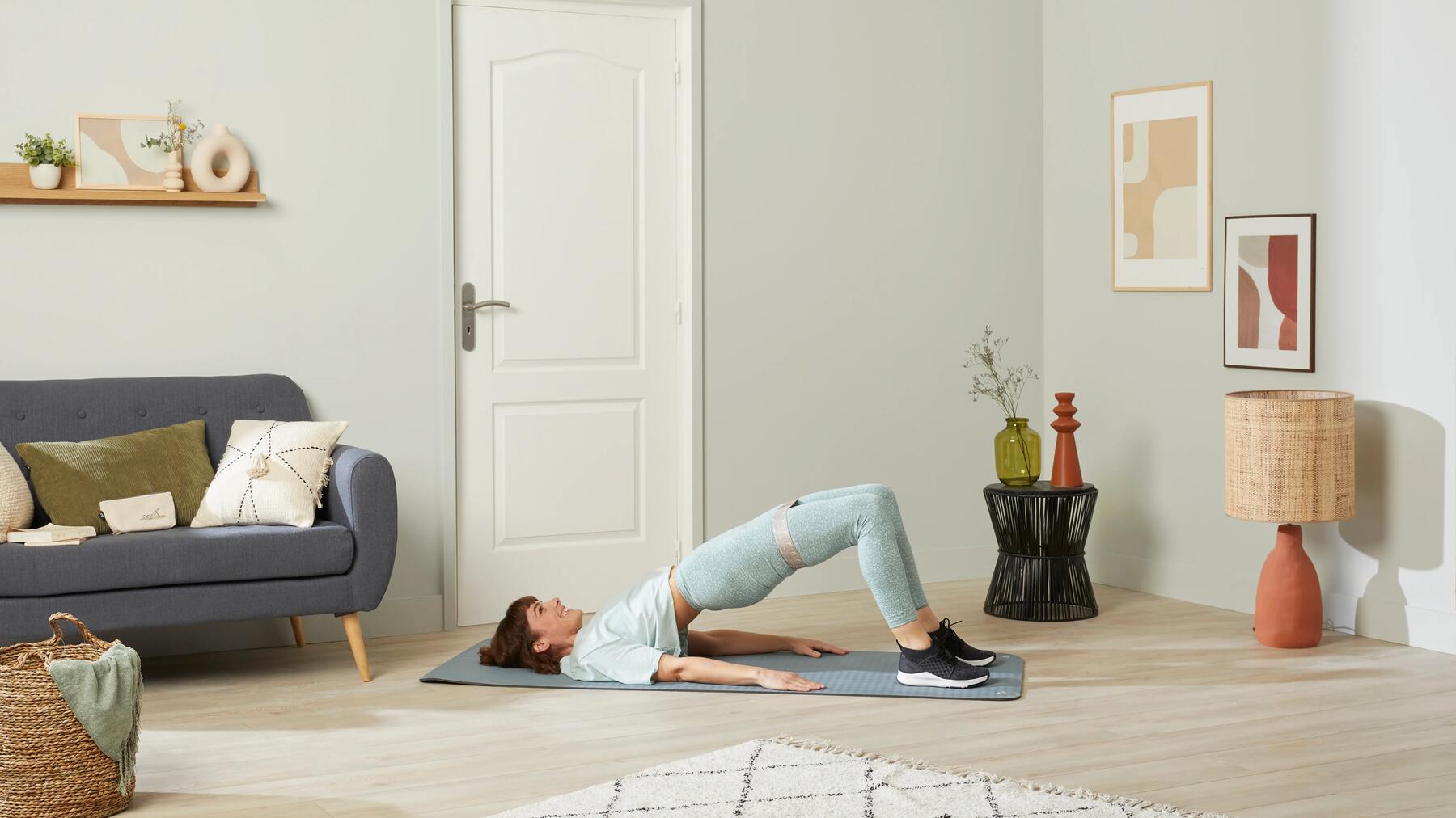 8 EXERCITII DE FITNESS FOLOSIND BENZI ELASTICE
