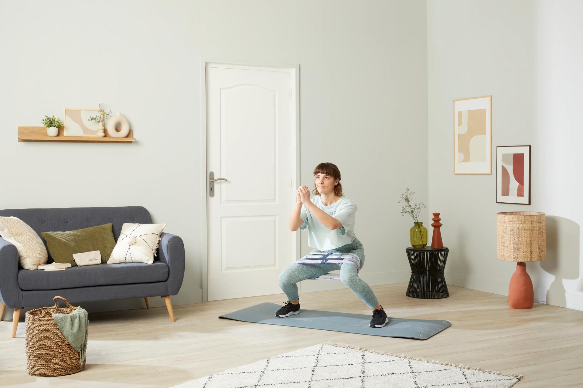8 EXERCITII DE FITNESS FOLOSIND BENZI ELASTICE
