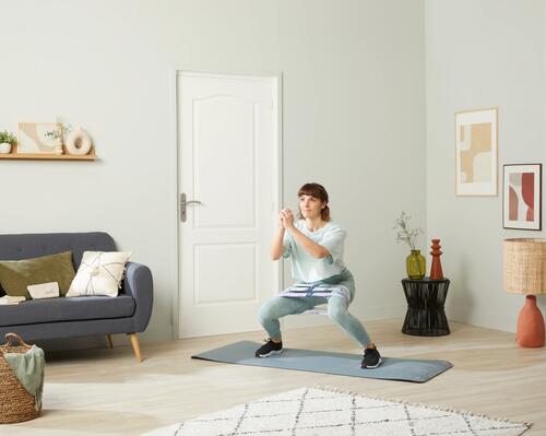 8 EXERCITII DE FITNESS FOLOSIND BENZI ELASTICE