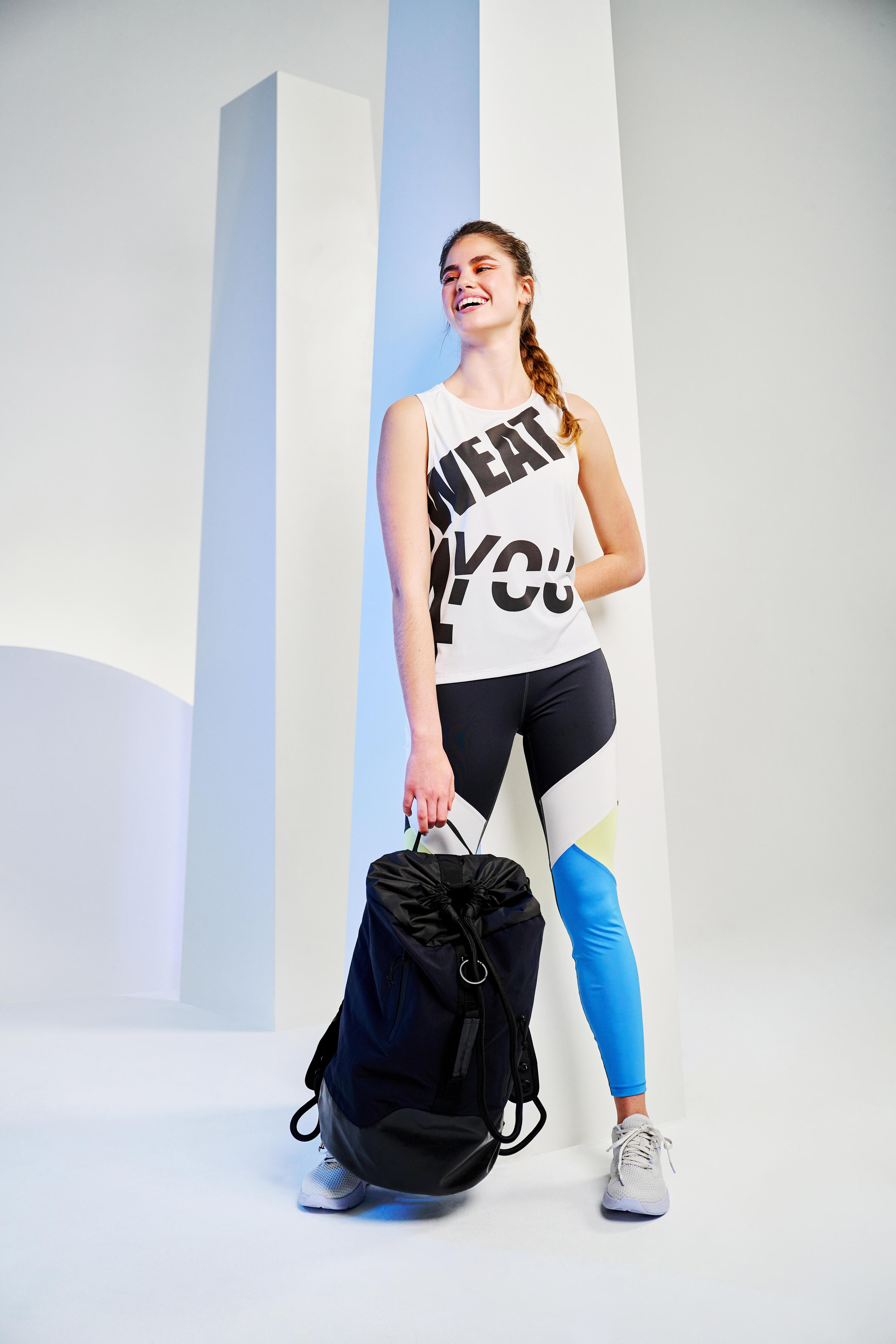 Dámské fitness tílko Loose krátké bílo-černé s potiskem 10/10