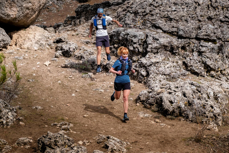 TEE SHIRT DE TRAIL RUNNING MANCHES COURTES ZIP FEMME BLEU