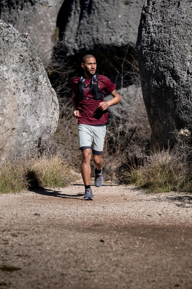 CALÇÕES JUSTOS DE TRAIL RUNNING CONFORT HOMEM CAQUI