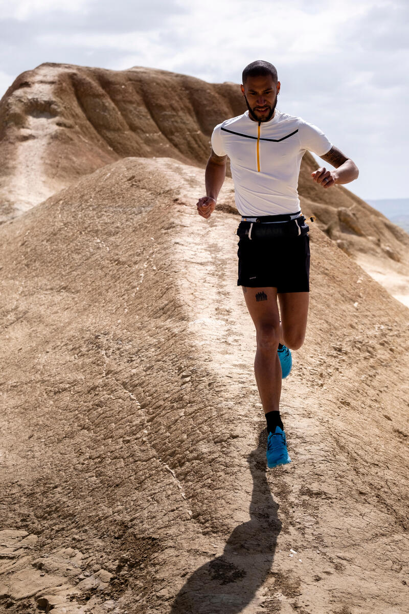 TEE SHIRT DE TRAIL RUNNING MANCHES COURTES ZIP HOMME BLANC