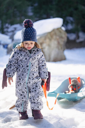 Děti na lyžích a snowboardu