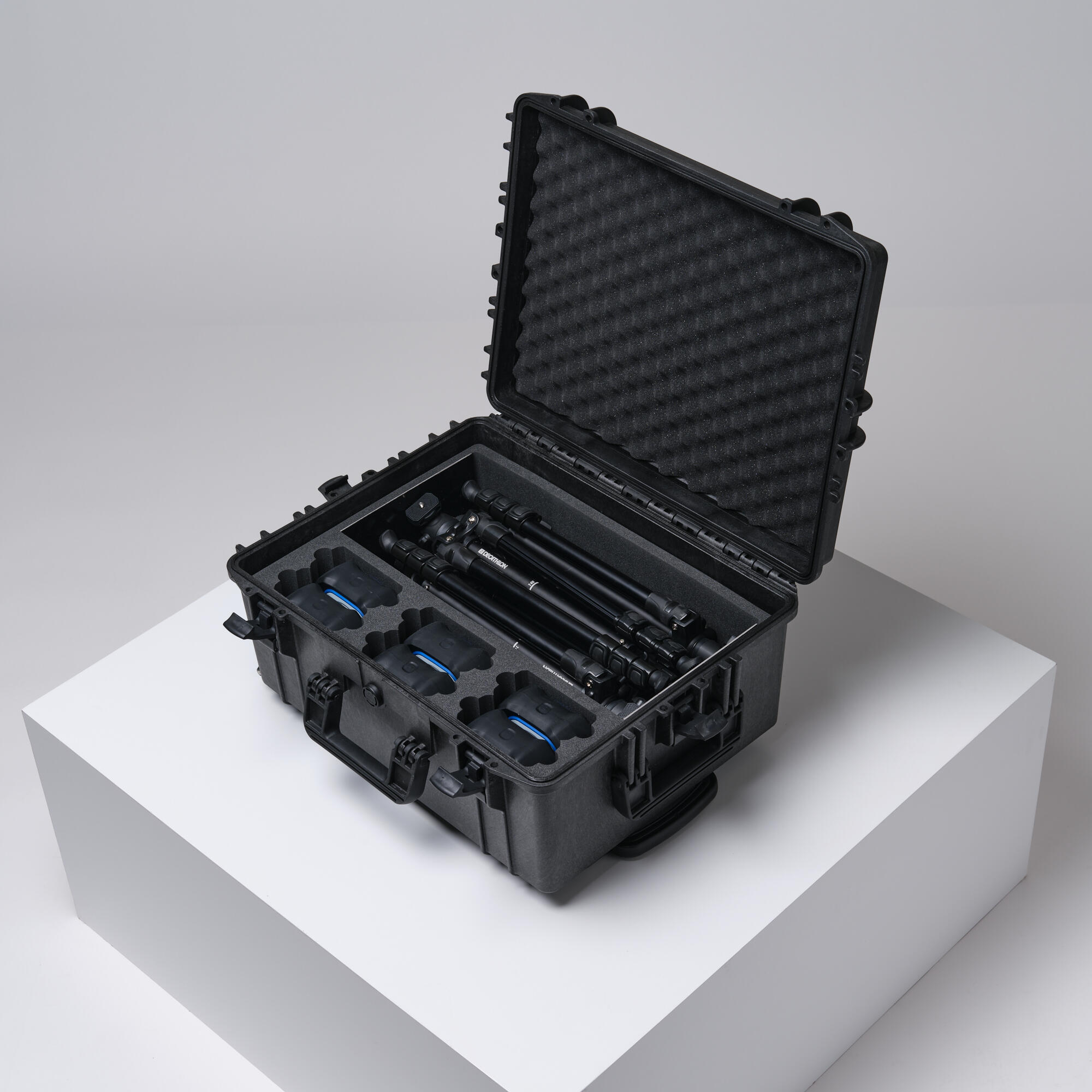 PACK TIR LASER AVEC 6 PISTOLETS, 6 CIBLES, 6 TREPIEDS, 6 TAPIS DE TIR ET VALISE 5/22