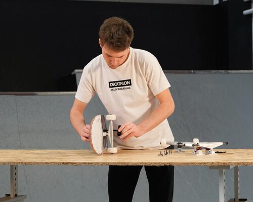 Wie werden Skateboard-Trucks montiert (oder ausgetauscht)?