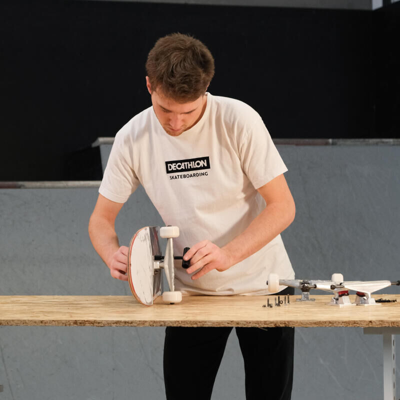 Comment mettre (ou changer) ses trucks de skateboard ?