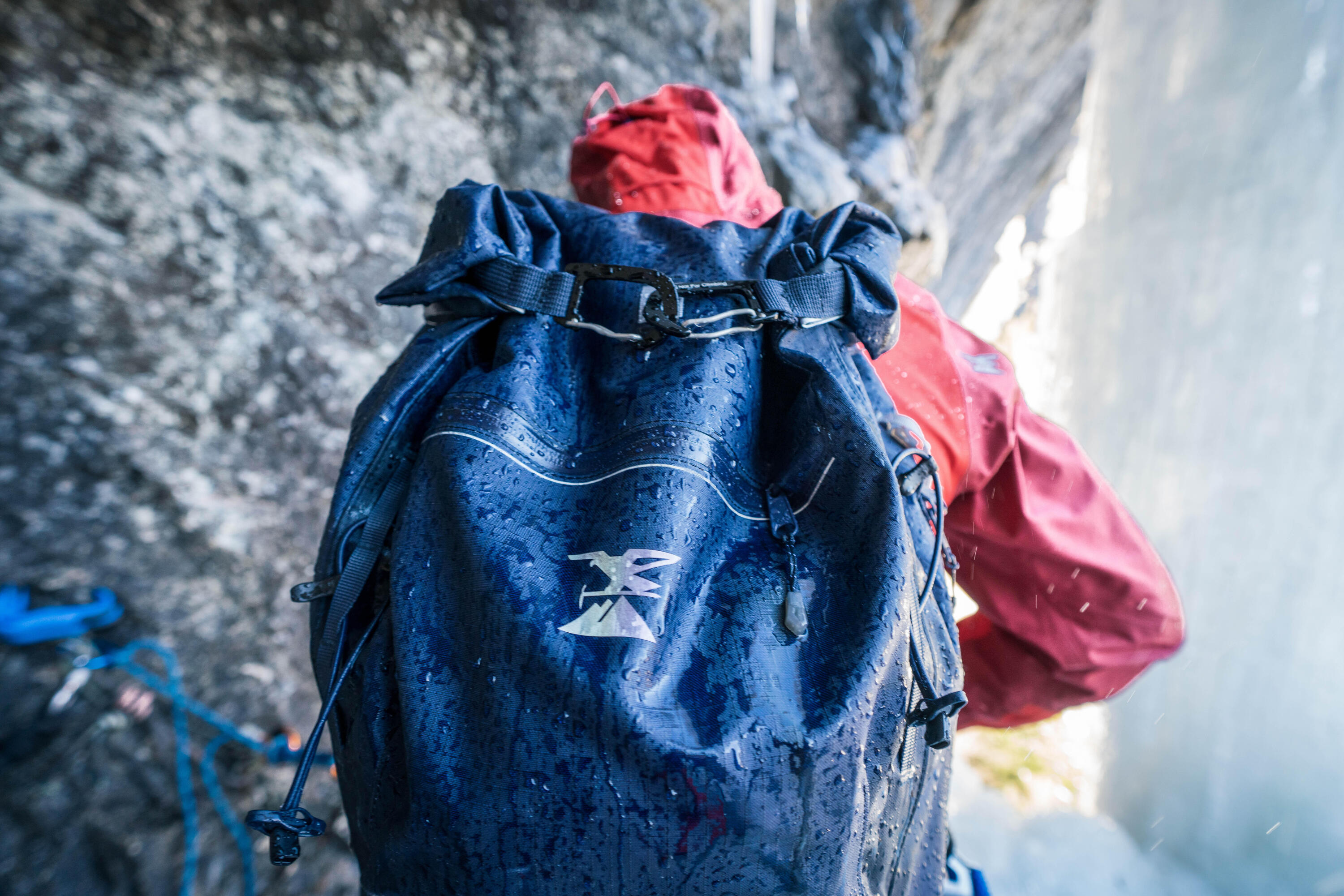 Mountaineering Backpack 30 LITRES - ICE 30 BLUE 6/17