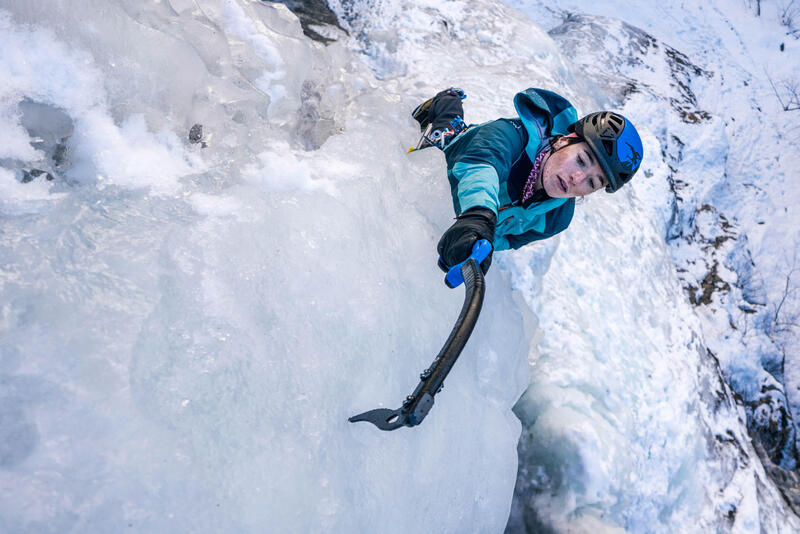 Come scegliere un casco da arrampicata o alpinismo? | DECATHLON