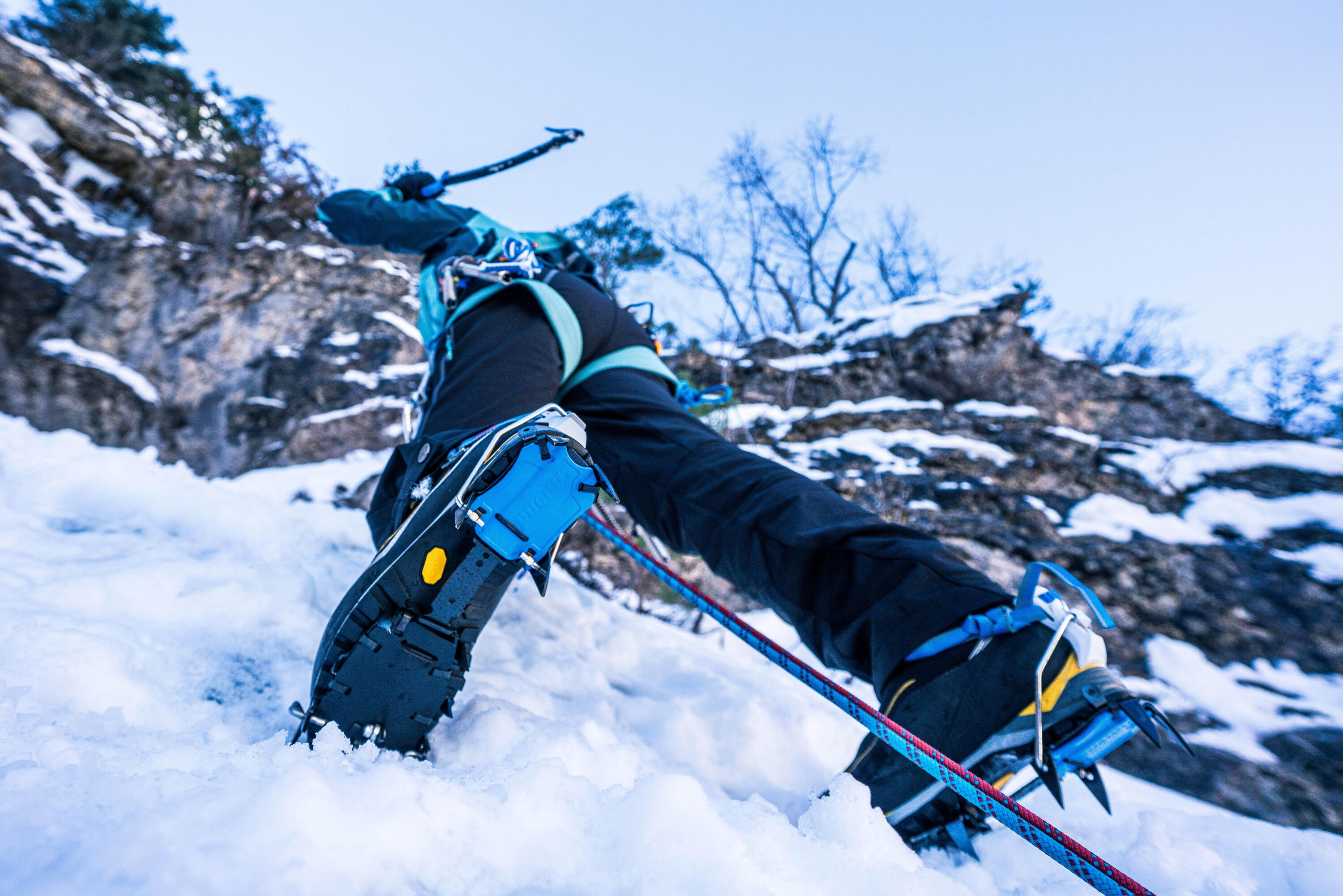Single-point mountaineering CRAMPONS - AUTOMATIC MONOCEROS