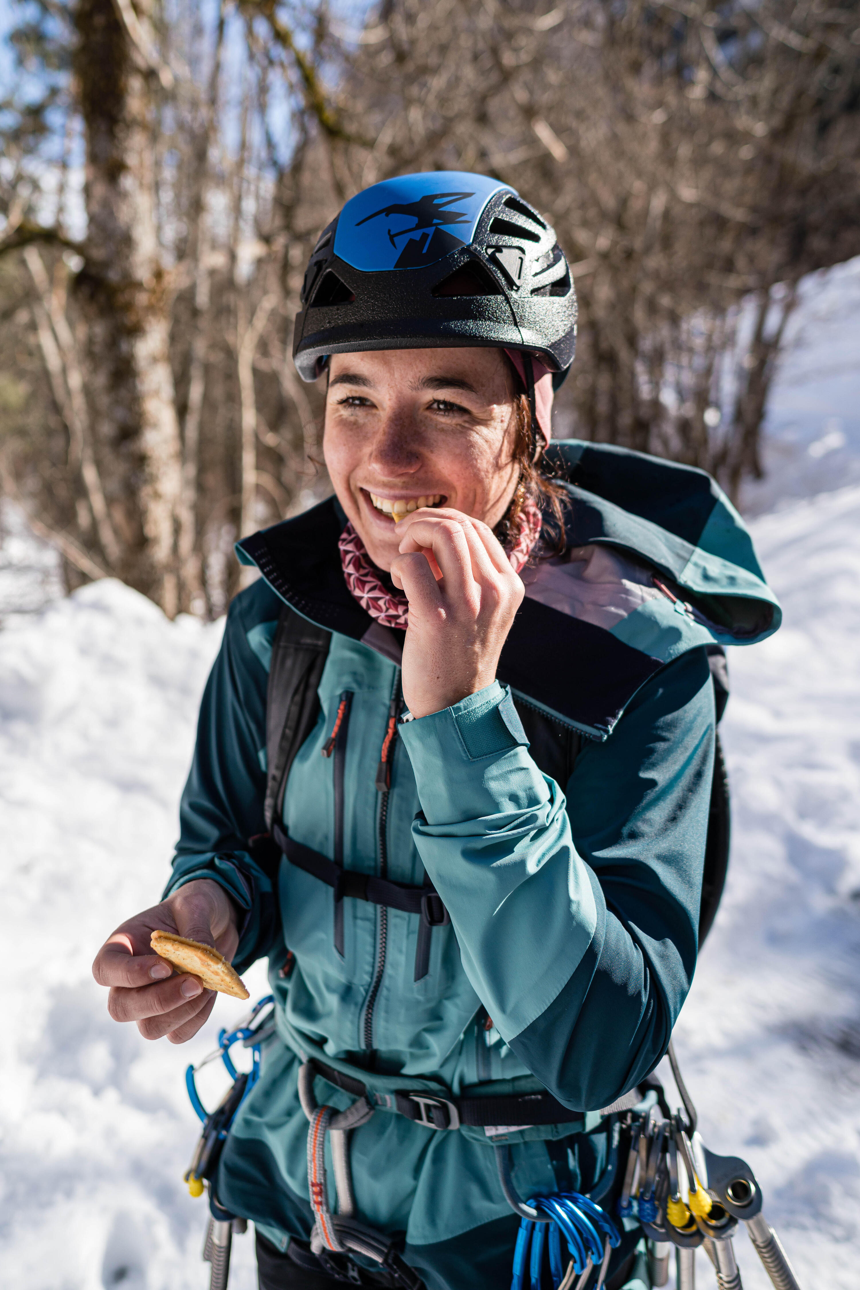 Women’s waterproof durable mountaineering jacket, green 2/16