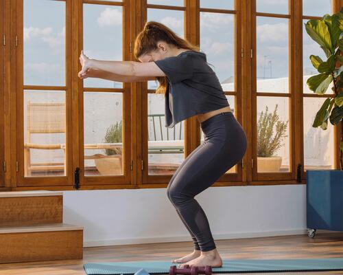 Kobieta trenująca pilates