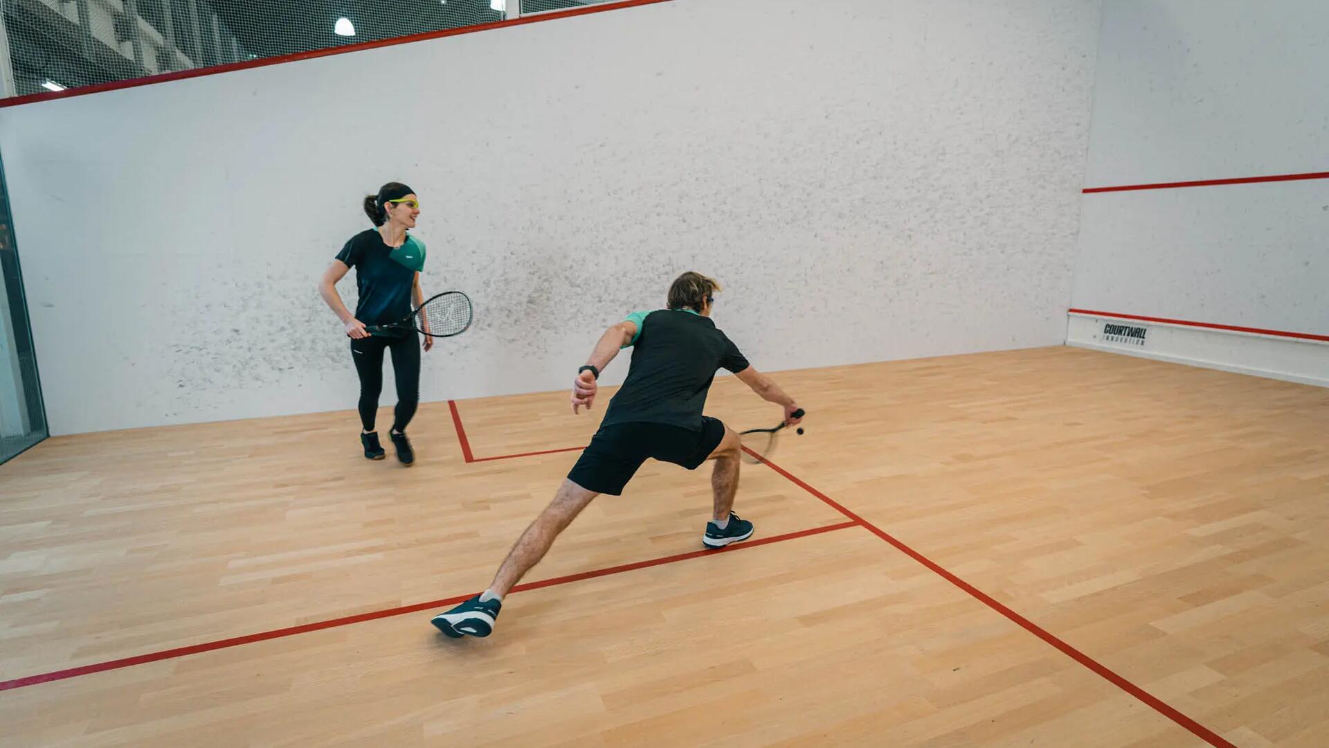 SQUASH: TOT CE TREBUIE SĂ ȘTII DESPRE UNUL DINTRE CELE MAI SĂNĂTOASE SPORTURI