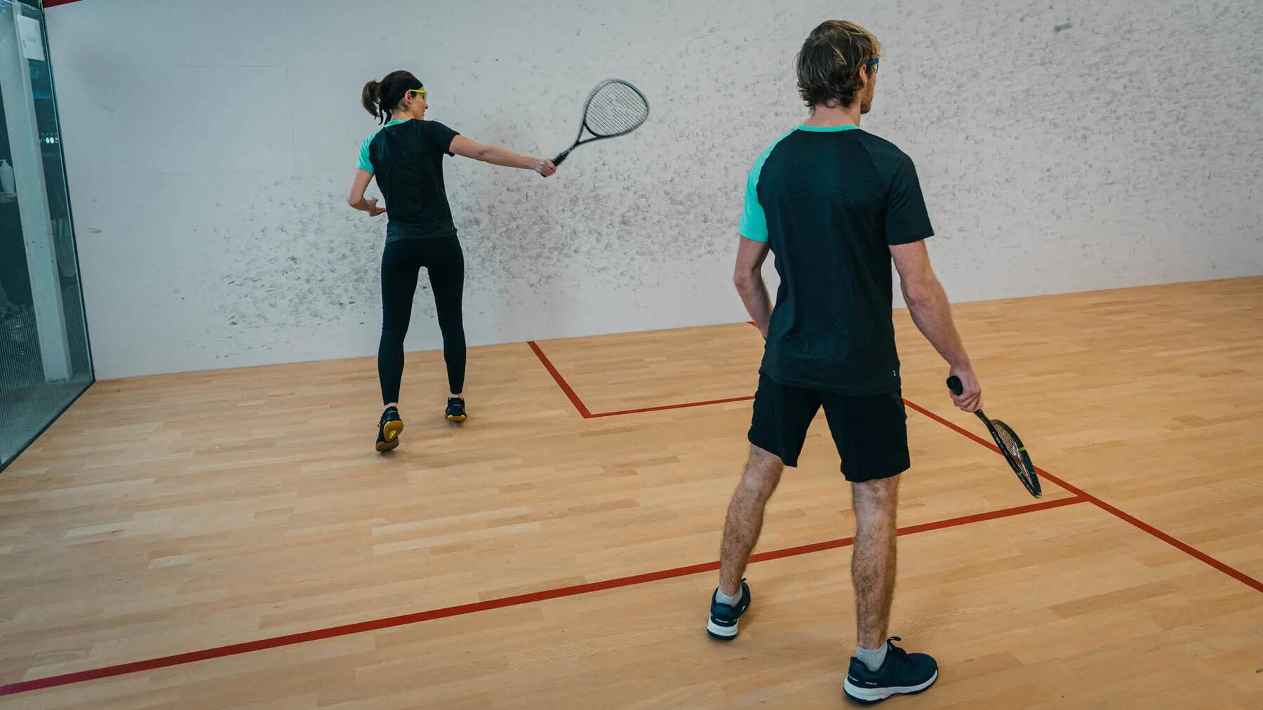 Erfahre hier, worauf du beim Kauf eines neuen Squashschlägers achten solltest!
