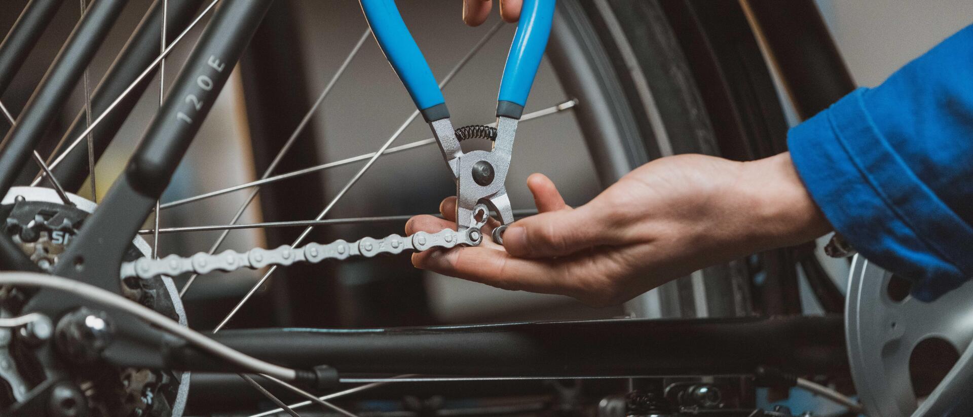 Come effettuare la riparazione del deragliatore della bici?