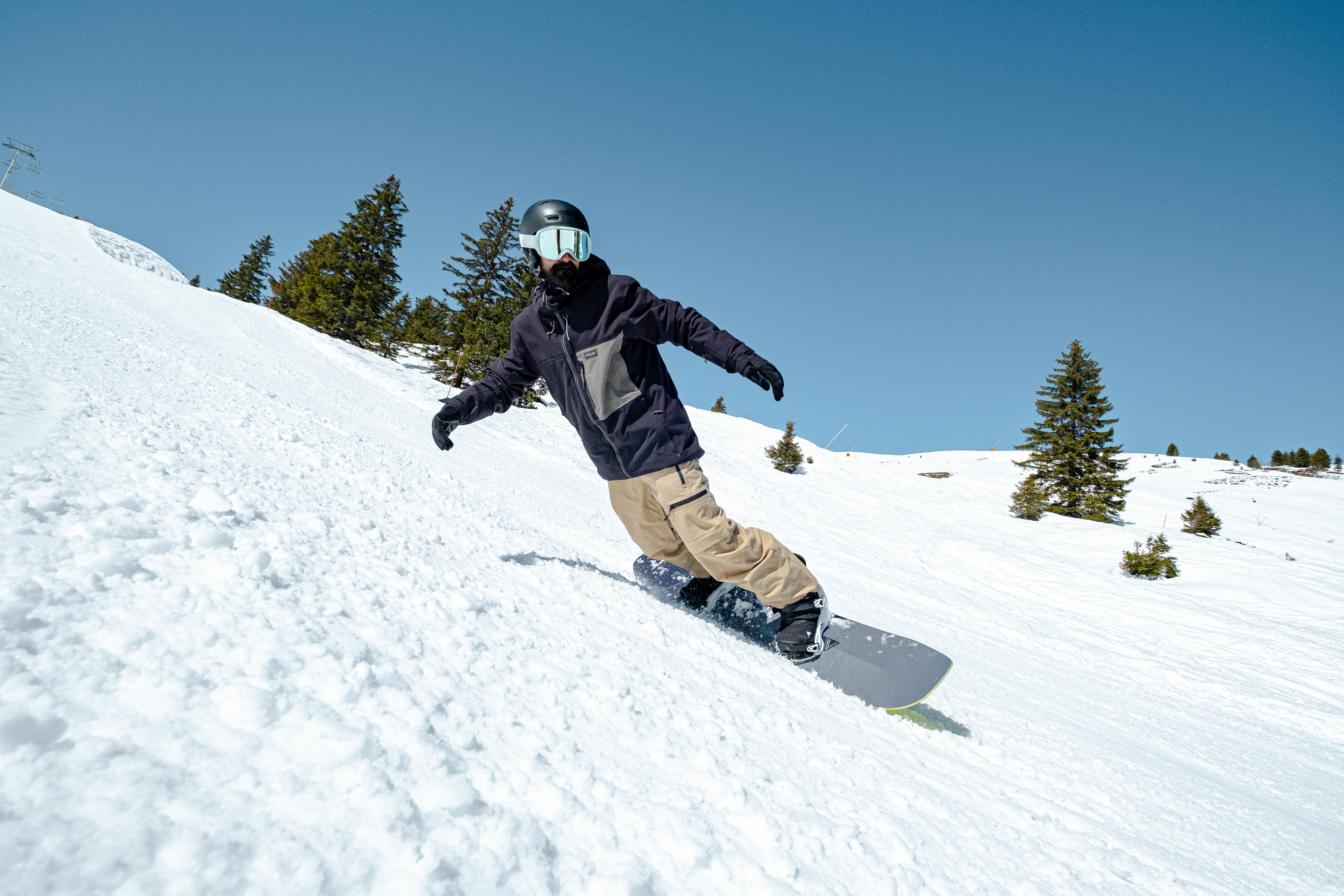 Women's snowboard boots with adjustment wheel, medium flex