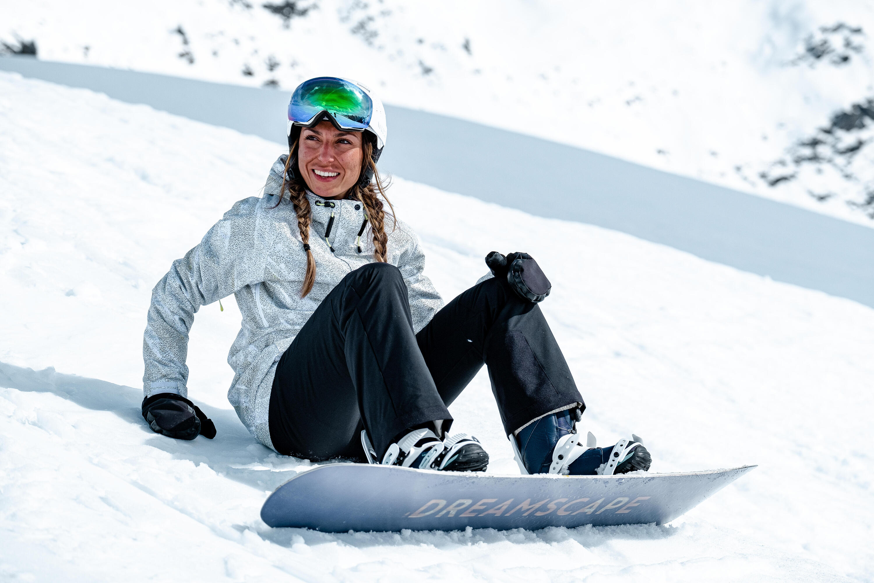 WOMEN'S SNB 100 SNOWBOARD JACKET - WHITE GRAPH 2/13