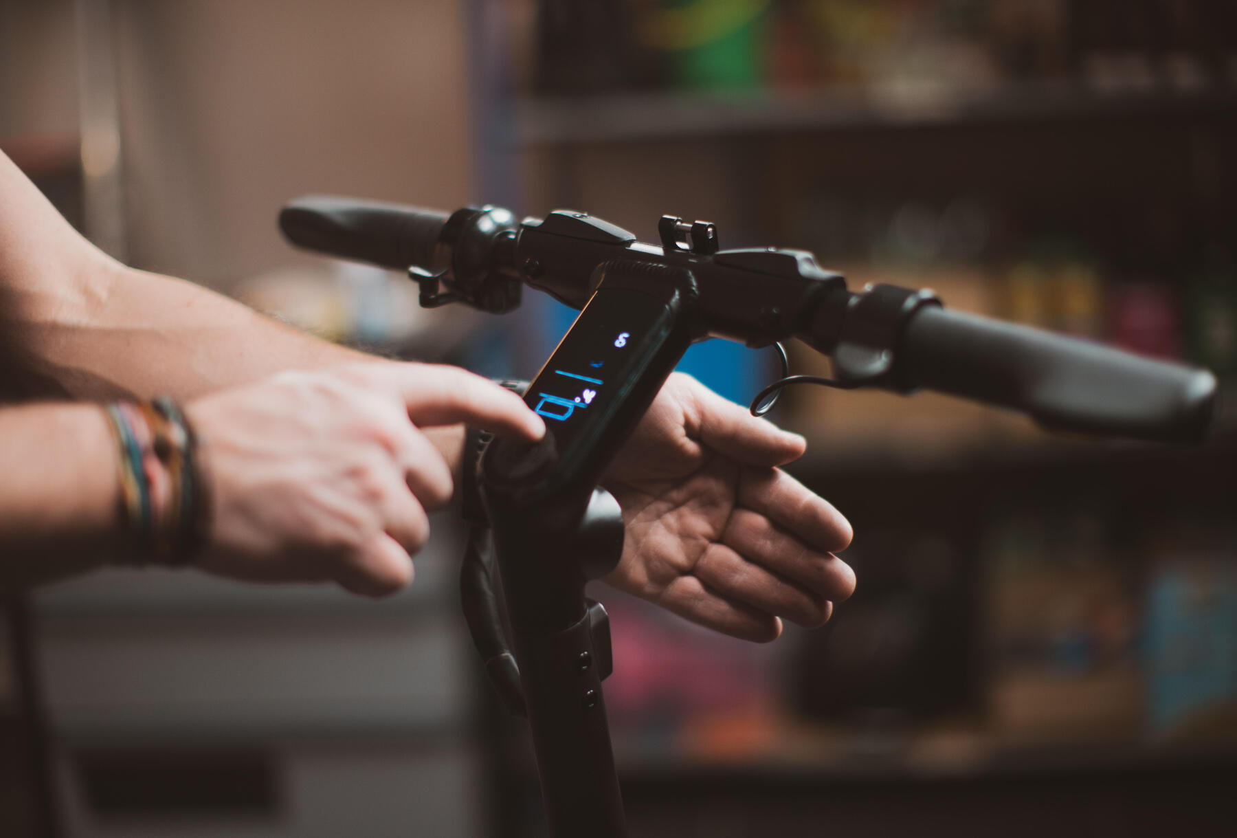 Comment Reinitialiser Schema Ecran Verrouillage Takara Mid107 RÉPARER SA TROTTINETTE ÉLECTRIQUE : COMMENT REMPLACER LE MOTEUR ?