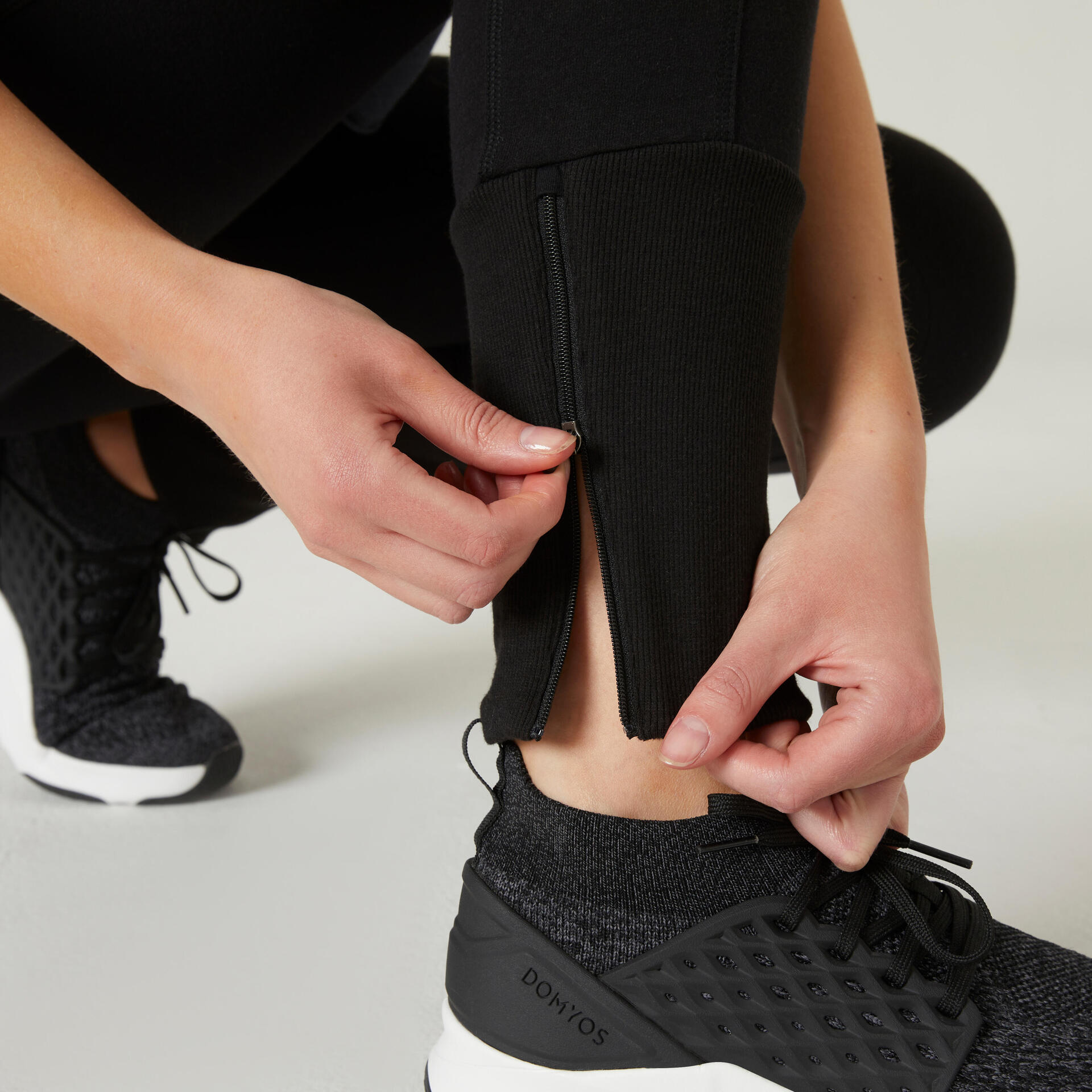 Women's Slim-Fit Fitness Jogging Bottoms with Ankle Zips 520 - Black