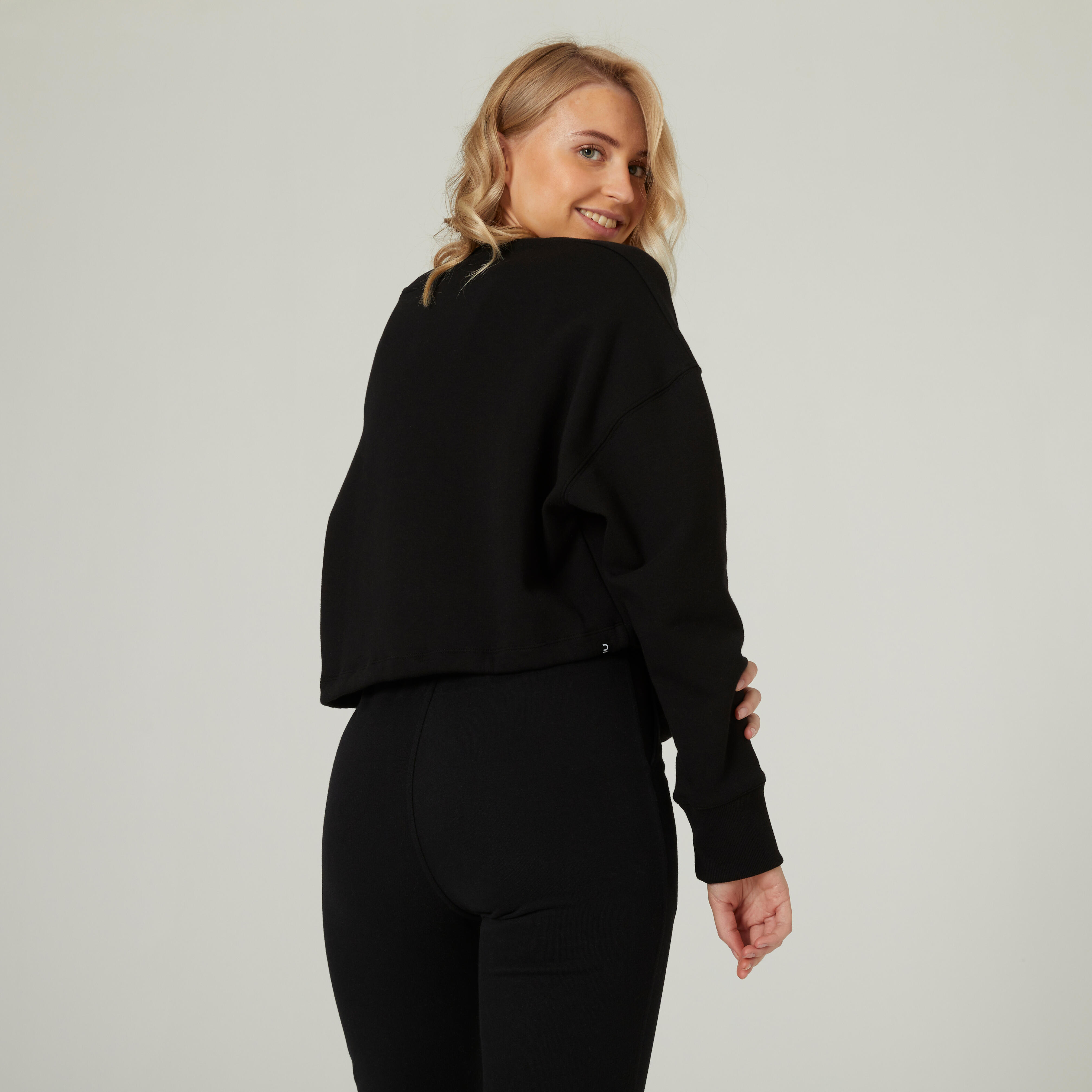 Women's comfortable stretch fitness crop sweatshirt, black ultra