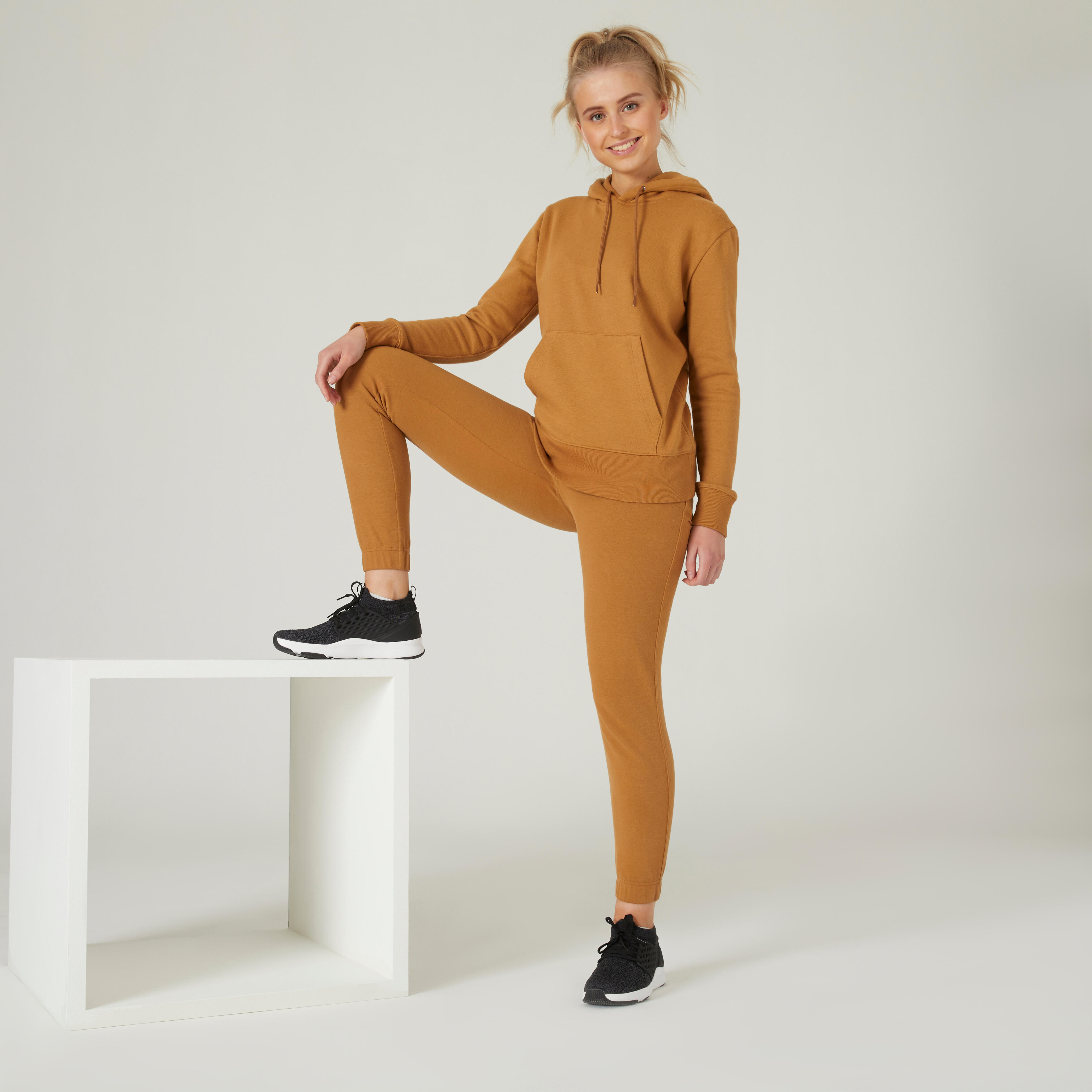 Women's long fitness hoody, caramel brown