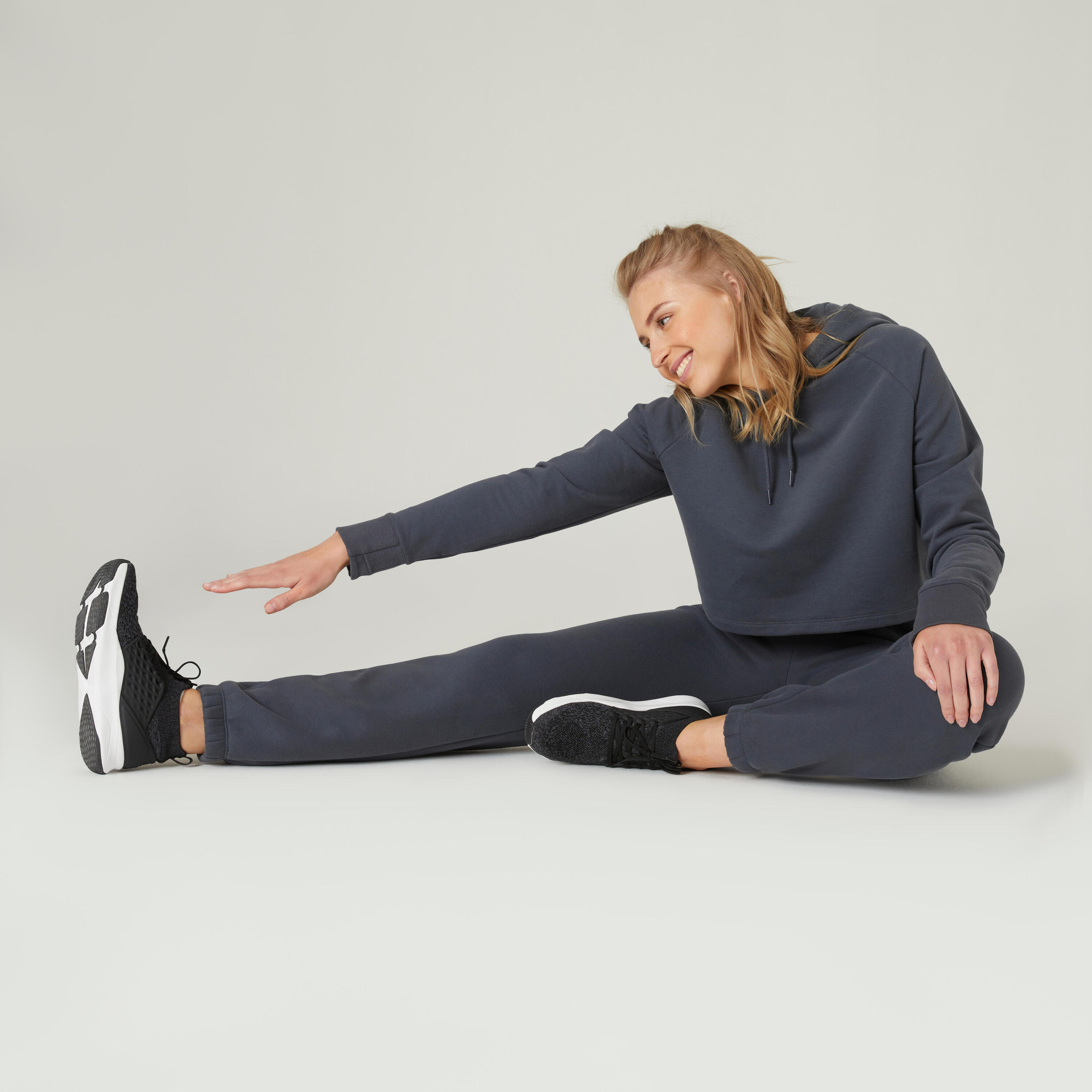 Pantaloni donna fitness 520 loose misto sintetico grigi 6/7
