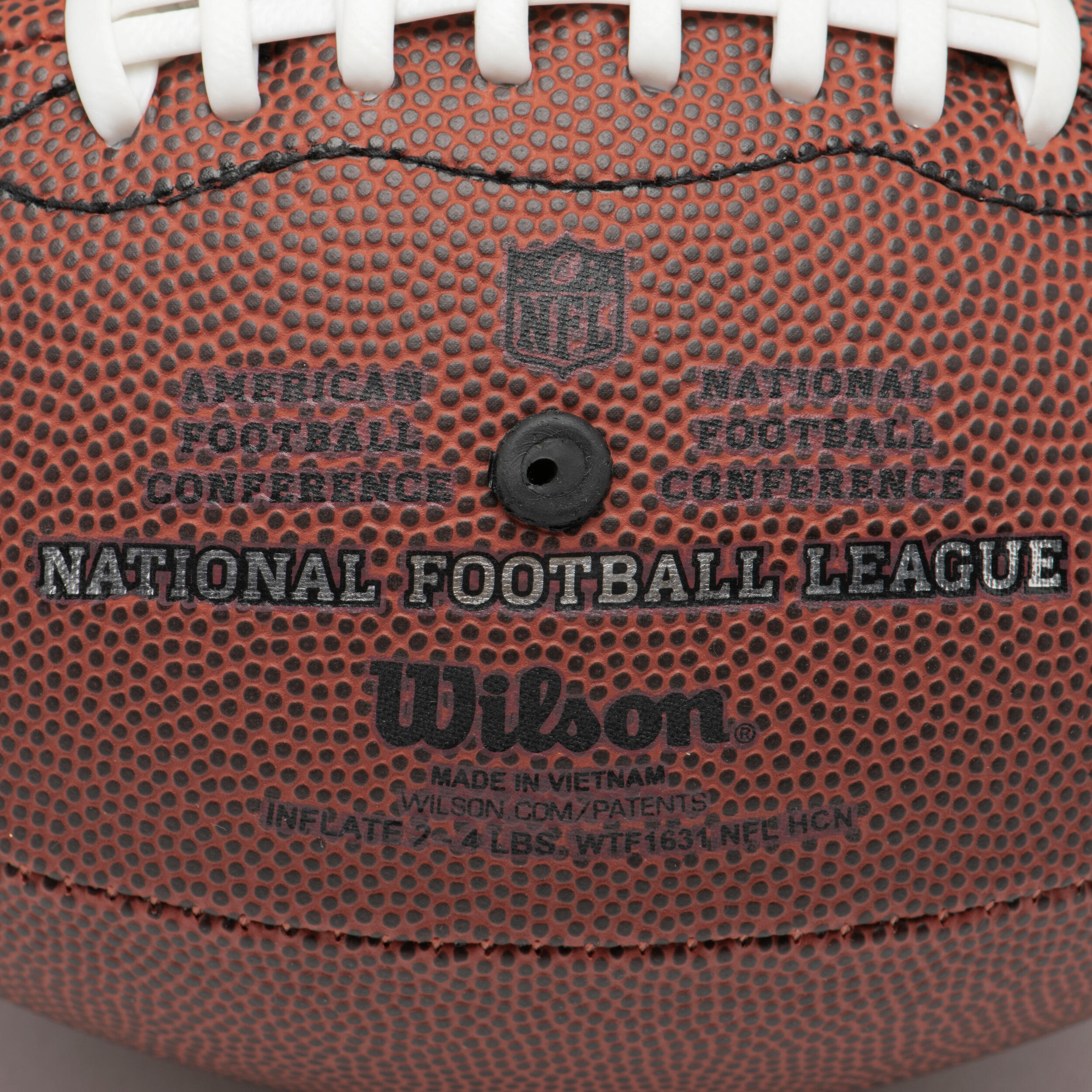 WILSON Replika minilopty na americký futbal The Duke hnedá Mini · záber 5